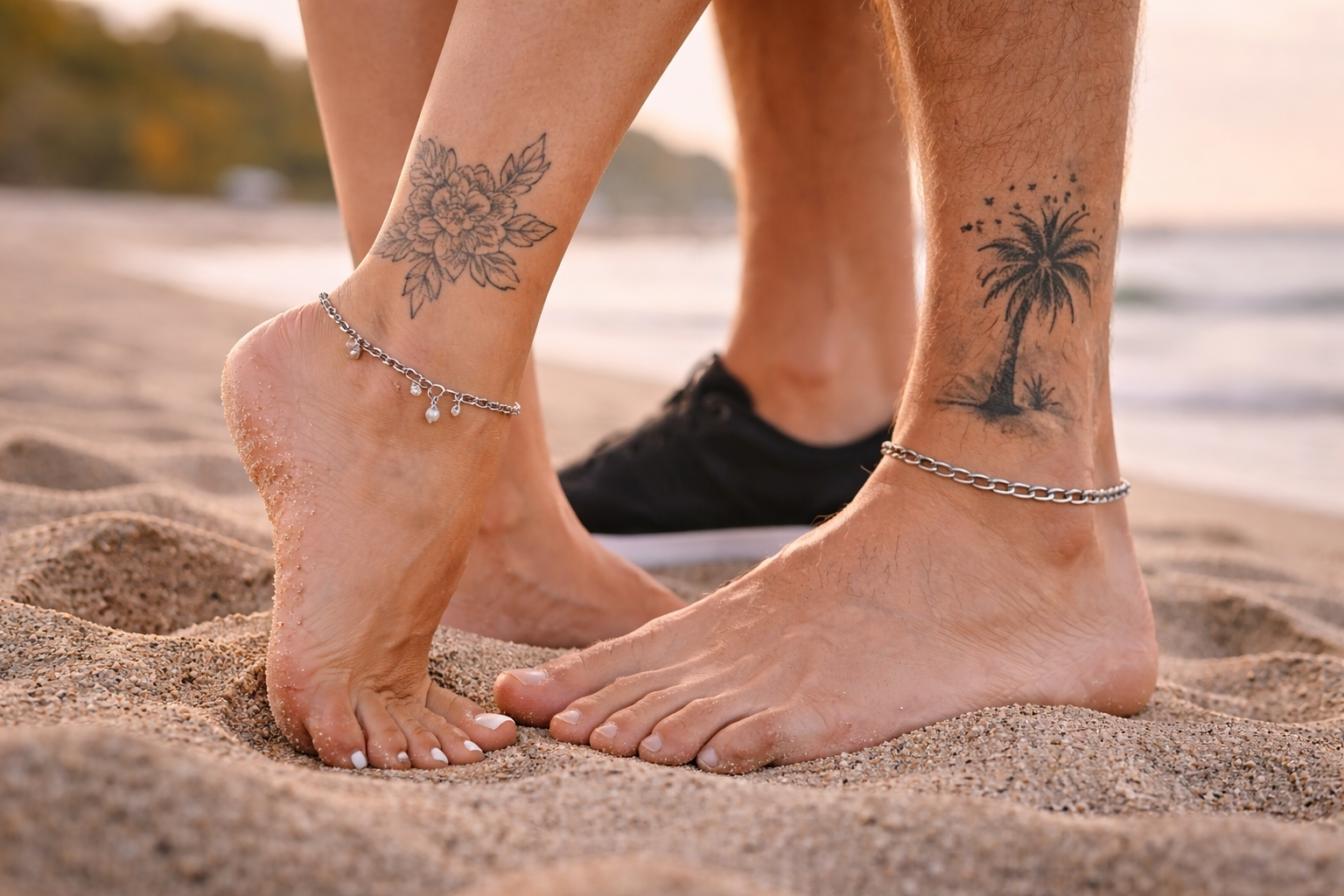 Ankle bracelet and tattoo: how to combine them? 