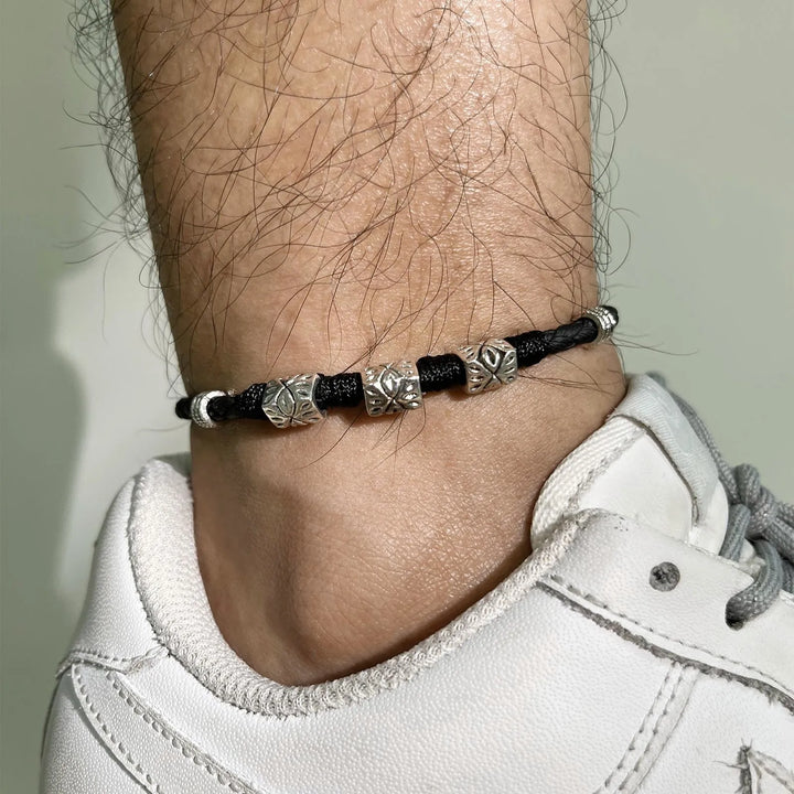 Bracelet de Cheville Homme en Perles Noires avec Détails Argentés