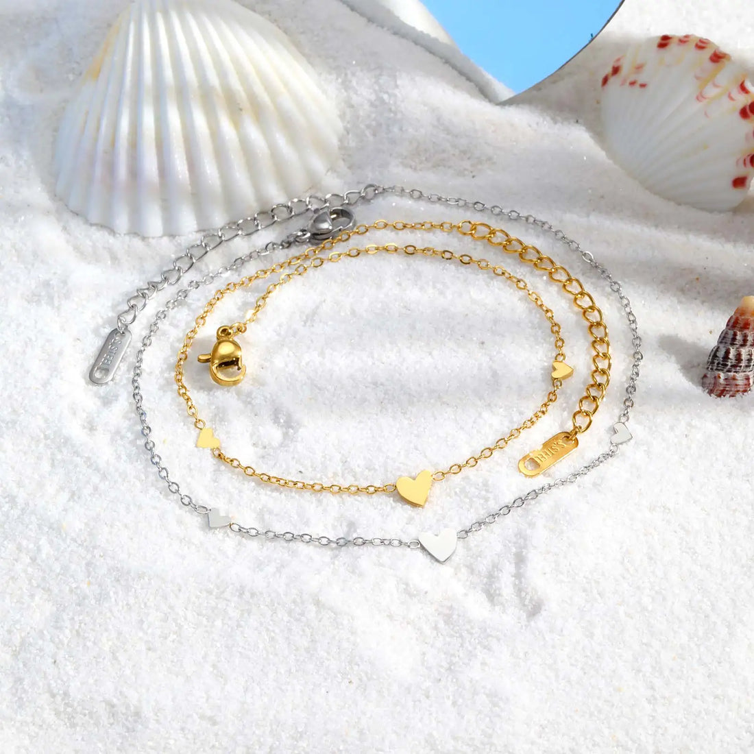 Bracelet de Cheville Acier Doré – Chaîne Fine 3 Cœurs