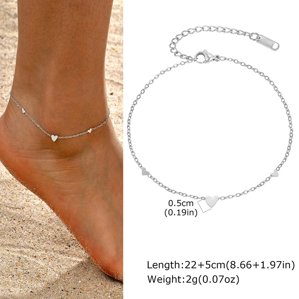 Bracelet de Cheville Acier Doré – Chaîne Fine 3 Cœurs